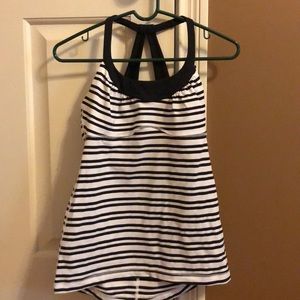 Lululemon tank top built in bra scoop neck